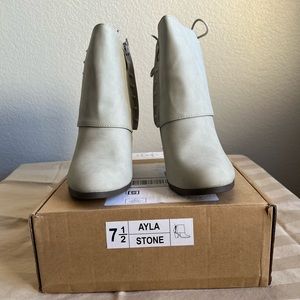 Journee Collection booties